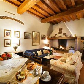 A selection of 2-3 bedroom apartments with shared pool near Florence, Sleeps 4-6